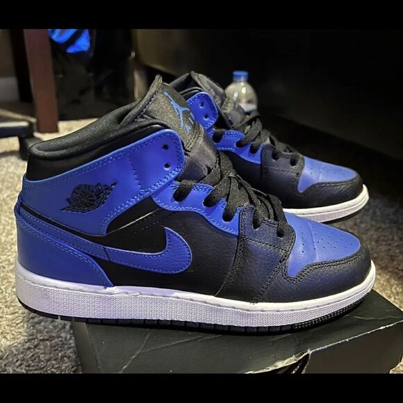 COPY - Air Jordan 1 Mid (gs)Black /Hyper Royal)boys grade school size 6y Nike d… - Picture 1 of 8